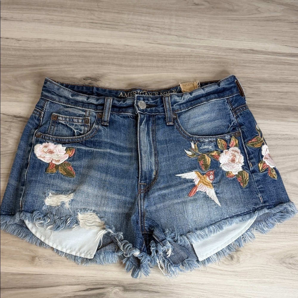 NWT Vintage American Eagle Outfitters Blue Jean Shorts w Floral Embroidery Sz 4